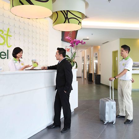 Zest Airport Jakarta By Swiss-Belhotel International Tangerang Exteriör bild