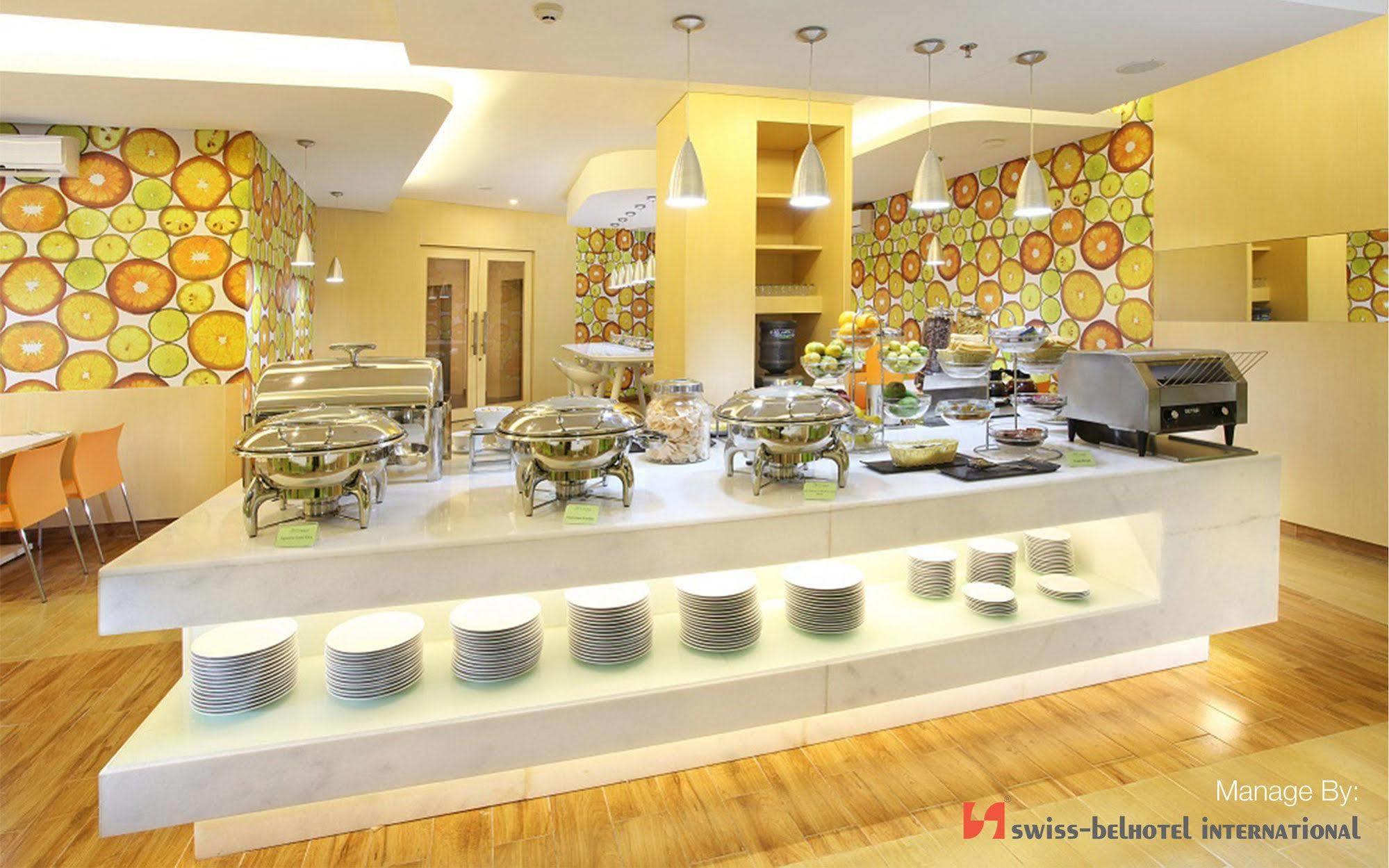 Zest Airport Jakarta By Swiss-Belhotel International Tangerang Exteriör bild